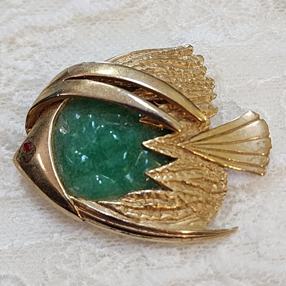 Angel Fish Brooch Encased Large Green  Glass Cabochon Gold Toned Brooch